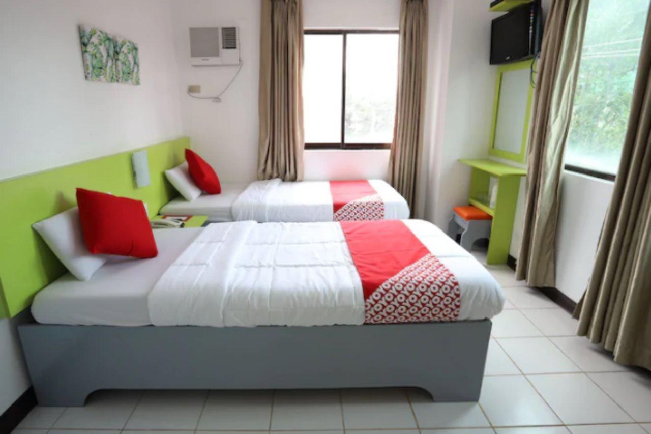 Oyo 210 Apple Tree Suites Cebu Exterior foto