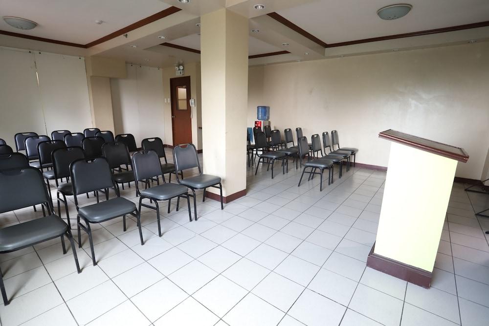 Oyo 210 Apple Tree Suites Cebu Exterior foto